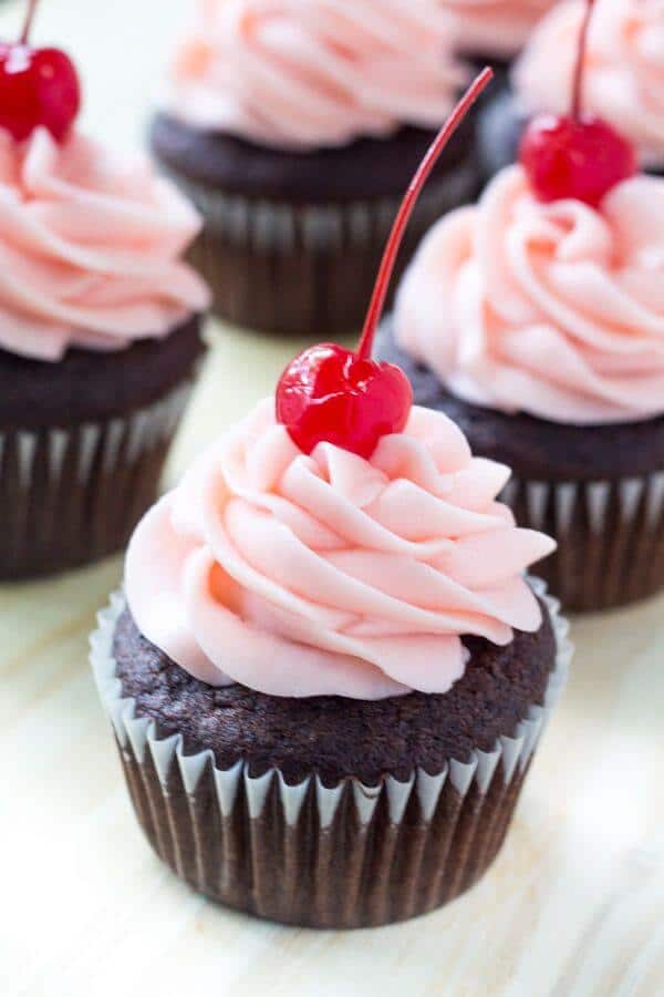 Featured image of post Chocolate Cupcake With Cherry On Top